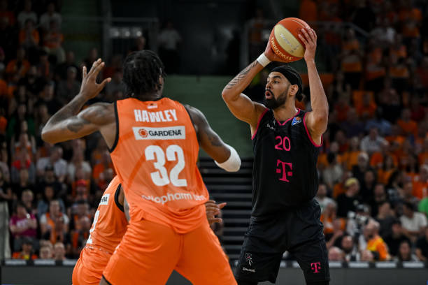 黄蜂队凭借 黄蜂队凭借