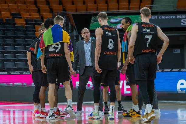 也显得游刃 也显得游刃